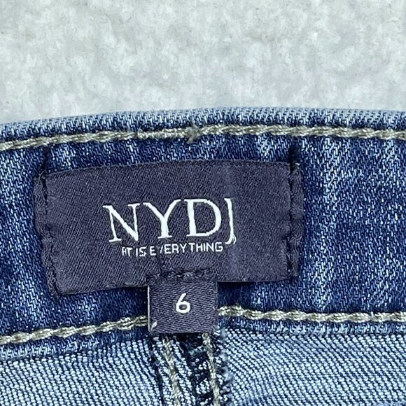 NYDJ Jeans Womens Size 6 Blue Girlfriend Mid Rise Light Wash Denim 31x27 Actual - Picture 10 of 14